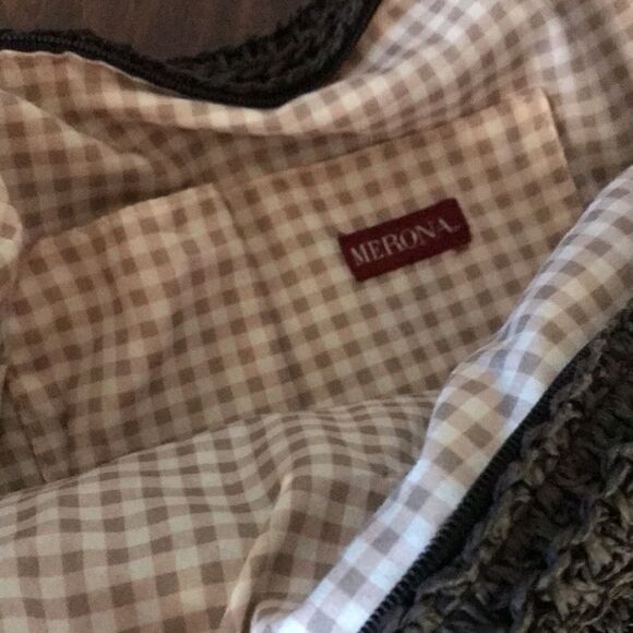 Merona bag zips closed bottom is 14  x 6 great condition - Picture 4 of 4